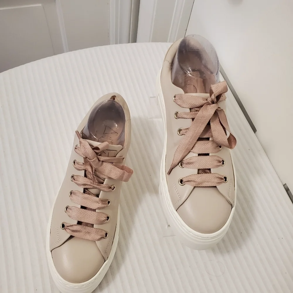 EUC AGL Cap Back Platform Sneaker Shoes in a soft nude/rosegold leather sz. 39.5